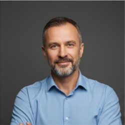 <span color-type="color" style="color: #ffffff;">Дмитрий</span>